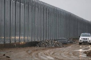 BBC: Η Ελλάδα χρησιμοποιεί μασκοφόρους μετανάστες για pushbacks